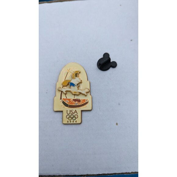 WDW Donald Duck Pole Vault Decathlon Moving USA Olympic 2004 Disney Pin Trading - Picture 1 of 3